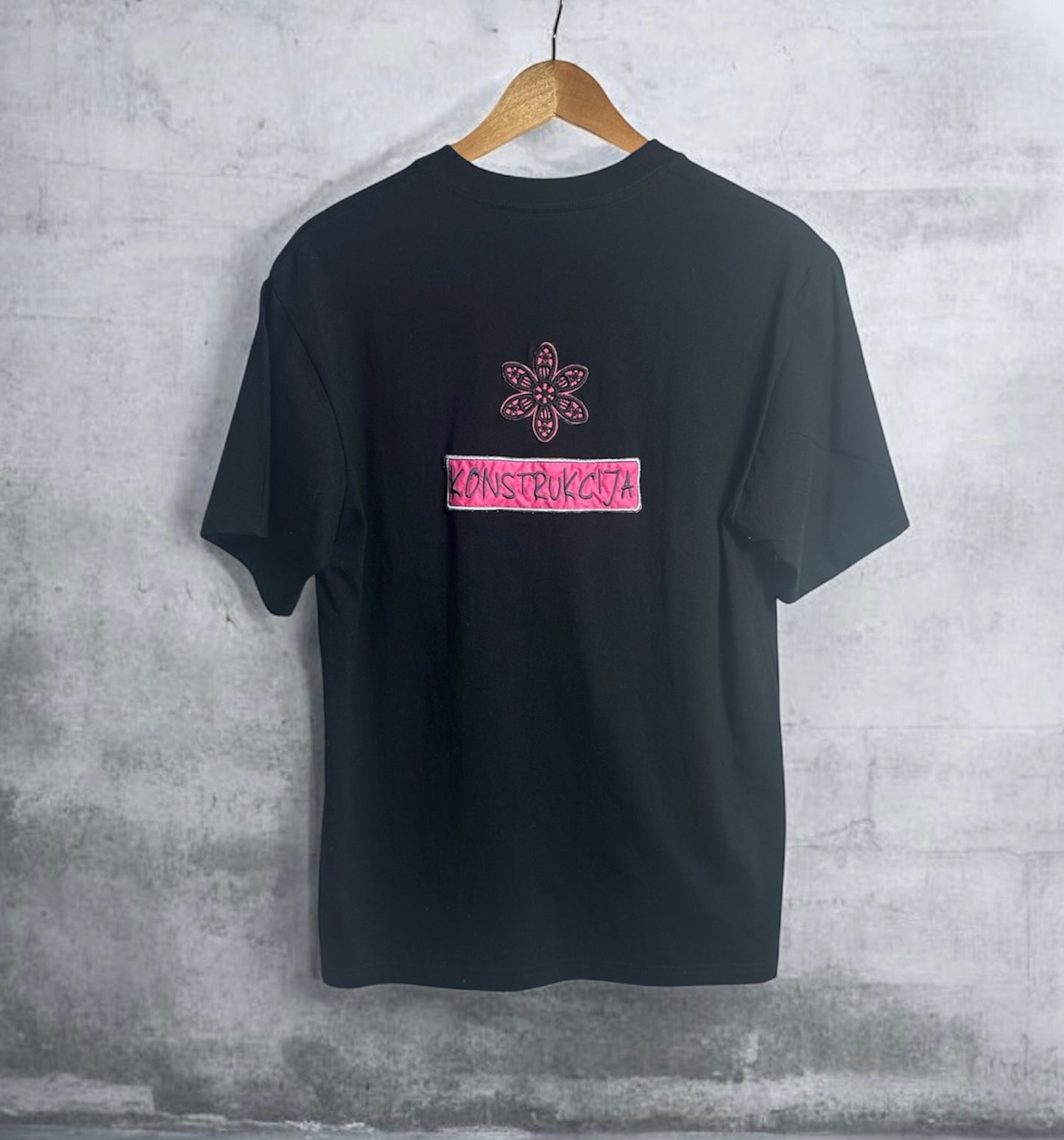 JAUSMINGA / KONSTRUKCIJA Tee